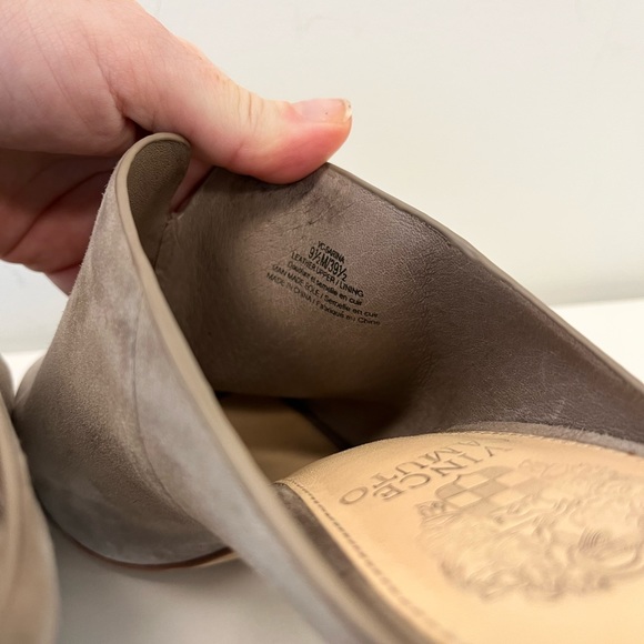 Vince Camuto Suede Heel, size 9.5 - Picture 7 of 7